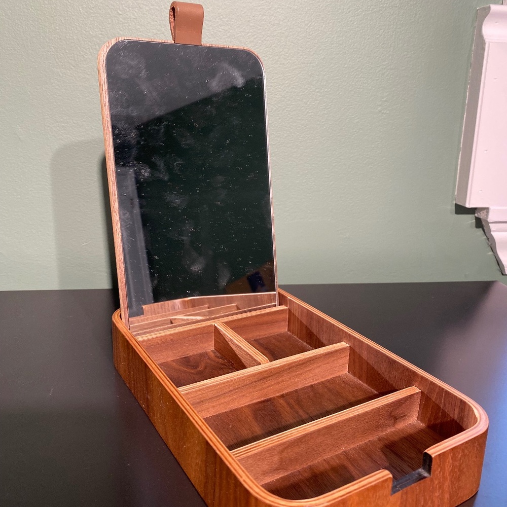 EQ3 minimalist jewelry box